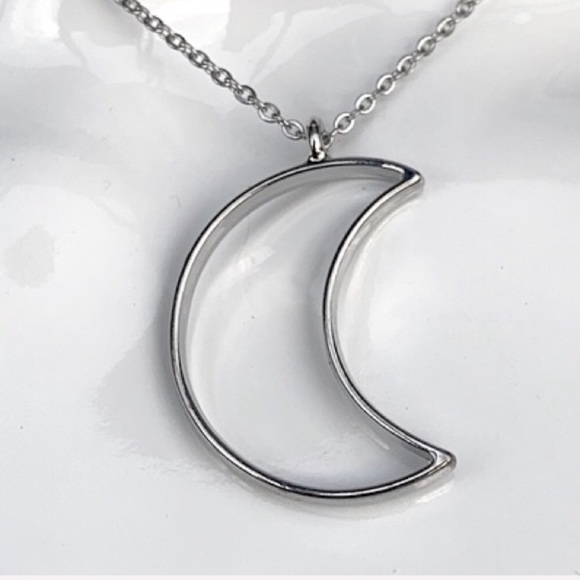 Genuine Garnet chips double layer moon necklace - Picture 9 of 12